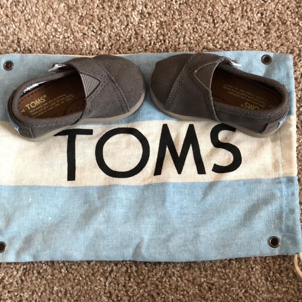 NWOT Toms baby shoes